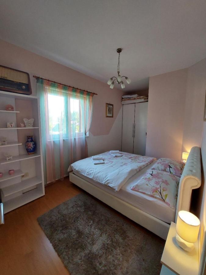 Apartments Maris Vranjic Bagian luar foto