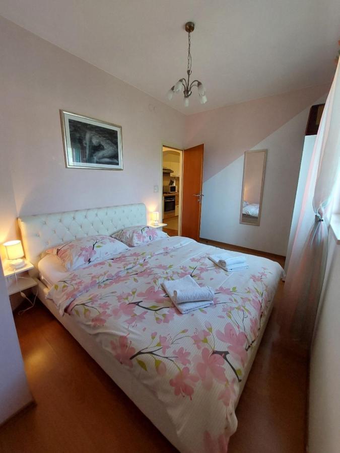 Apartments Maris Vranjic Bagian luar foto